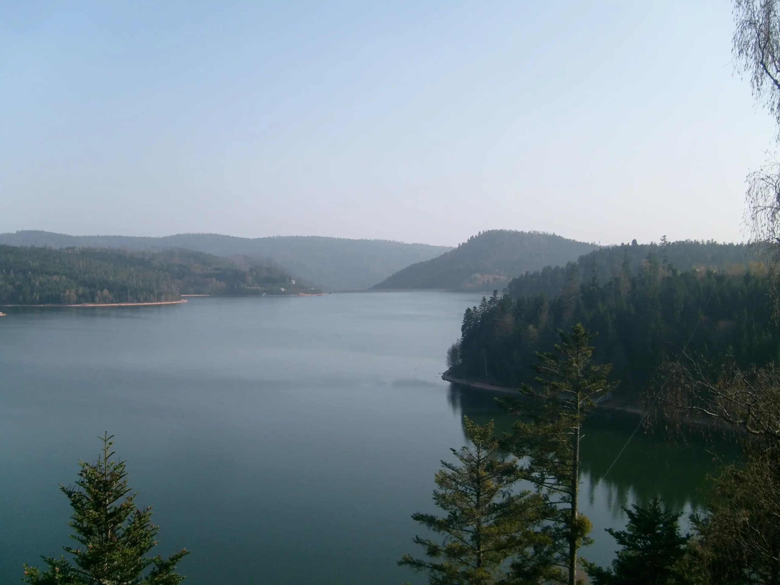 Le lac de Pierre-Percée dans les Vosges