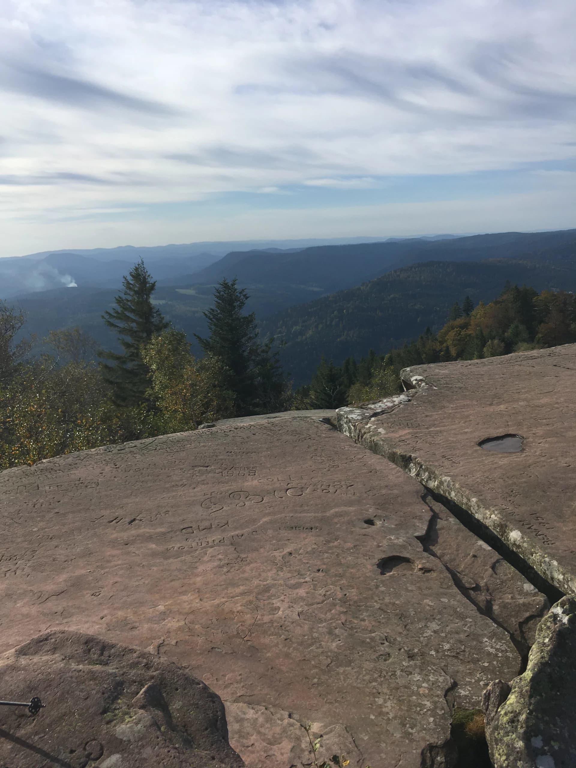 Vue panoramique sur les Vosges depuis le temple du Donon