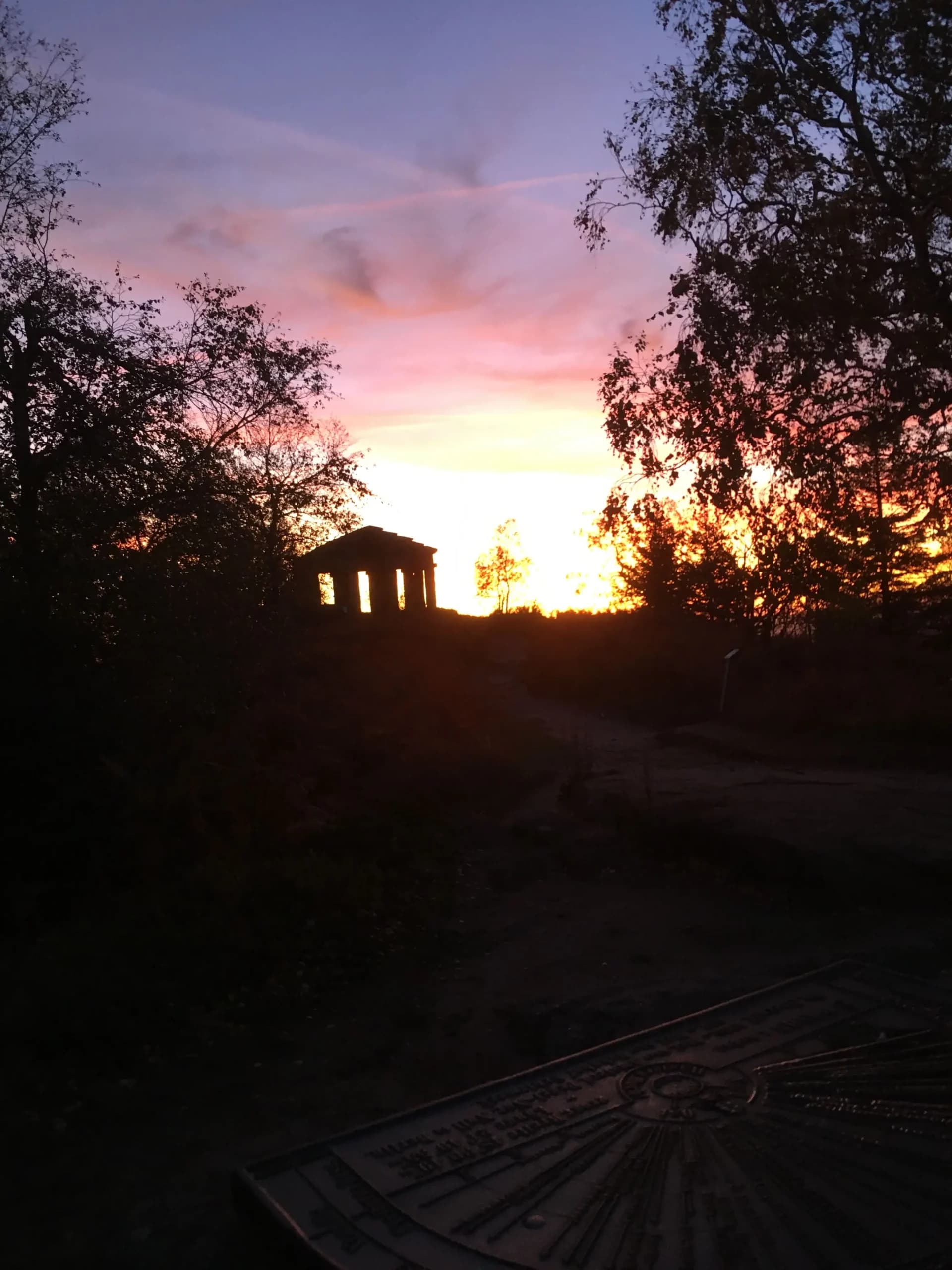 Le temple du Donon au coucher du soleil