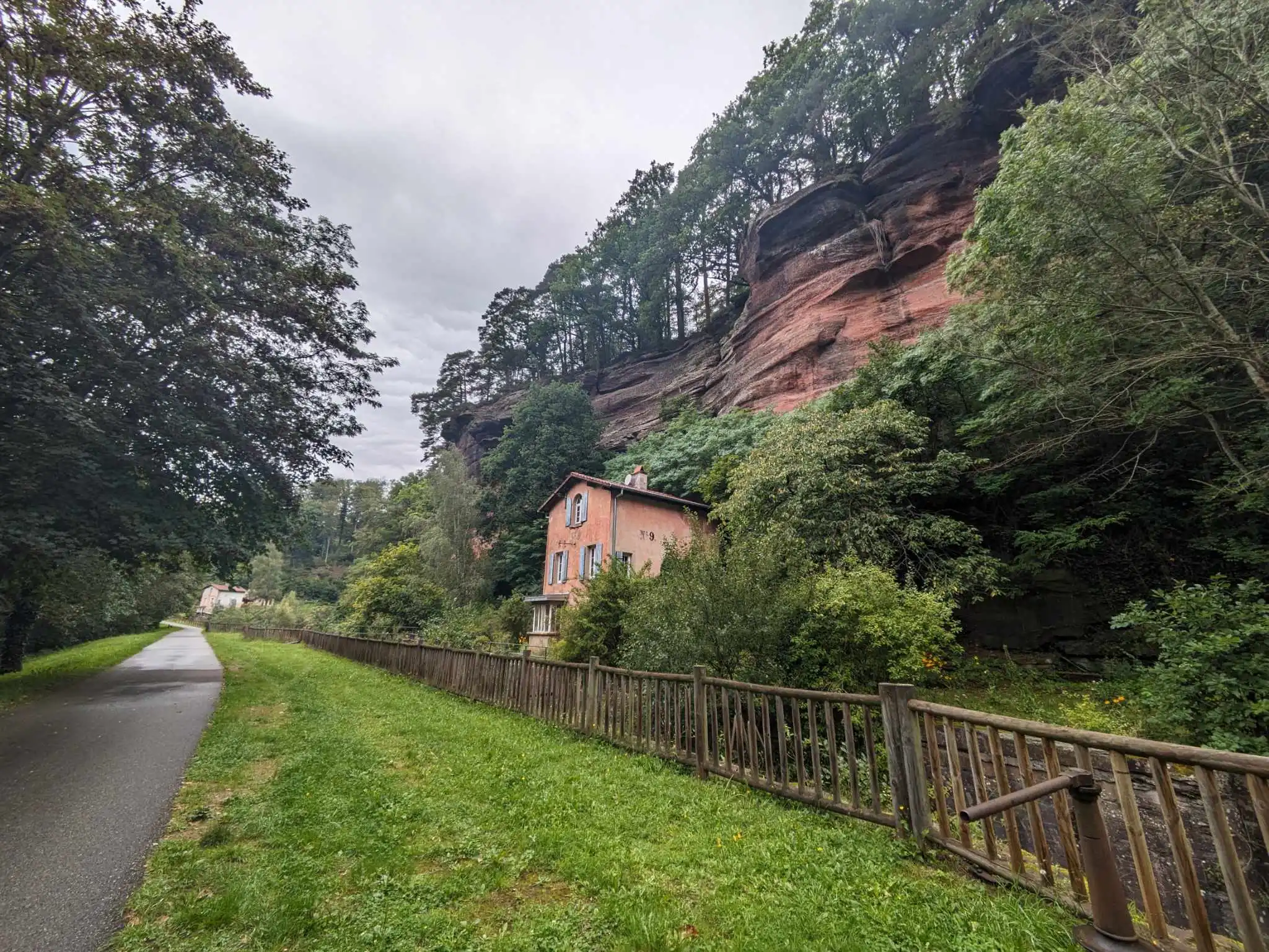 Chemin de halage dans la vallée des Éclusiers