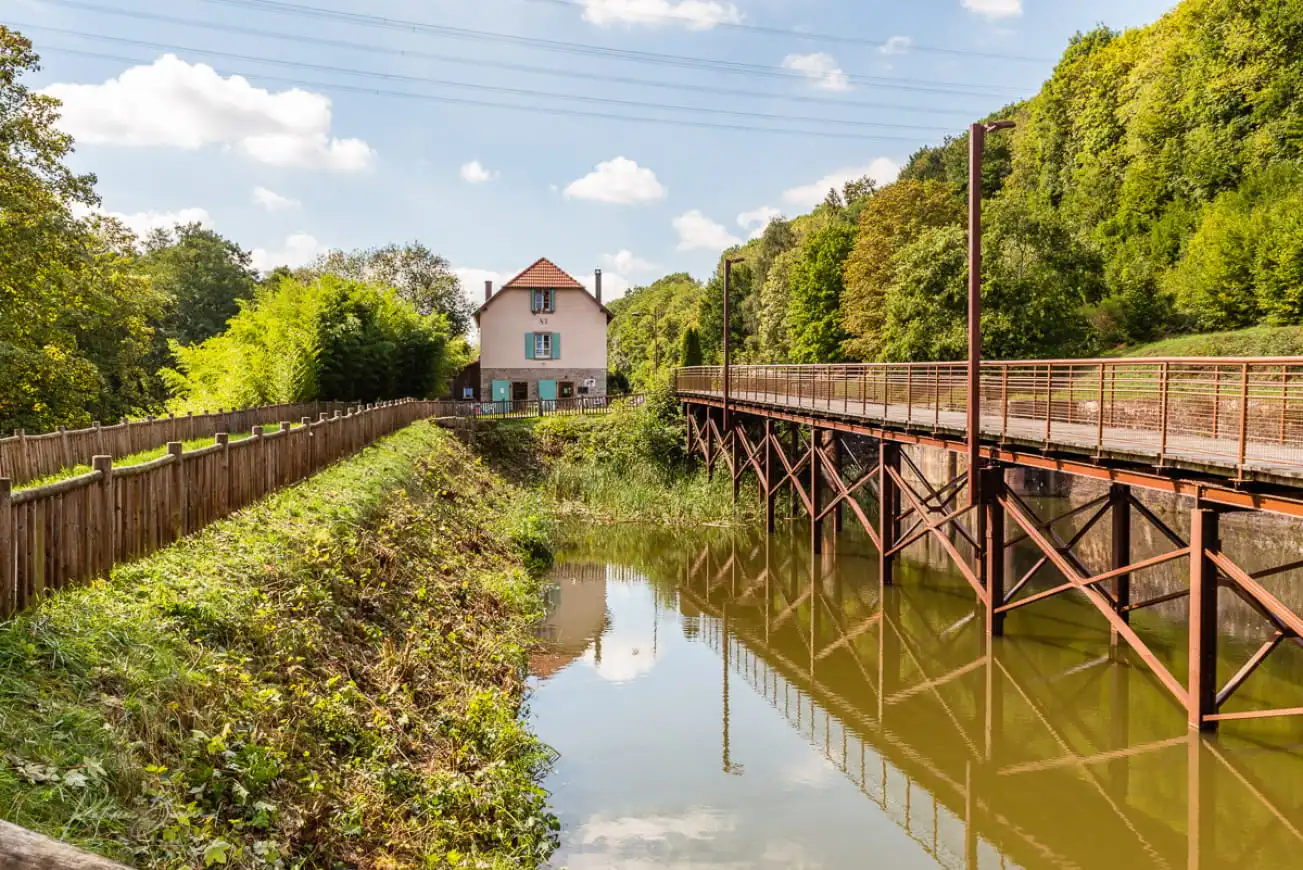 Écluses et canal de la vallée des Éclusiers